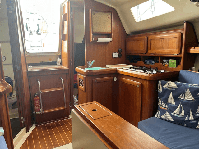 Hunter Legend 28